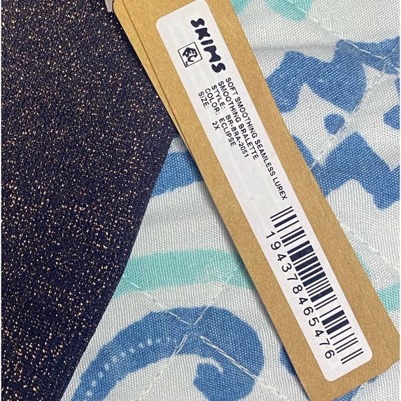 ⚡️SOLD OUT ON SKIMS⚡️ Soft Smoothing Shine Bralette, 2x, Eclipse - Picture 6 of 7